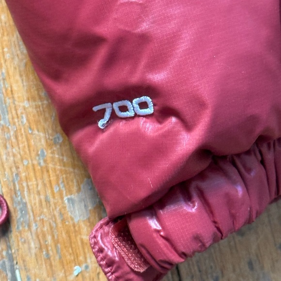 The North Face Women's Burgundy Puffer Cropped Jacket - Picture 3 of 10